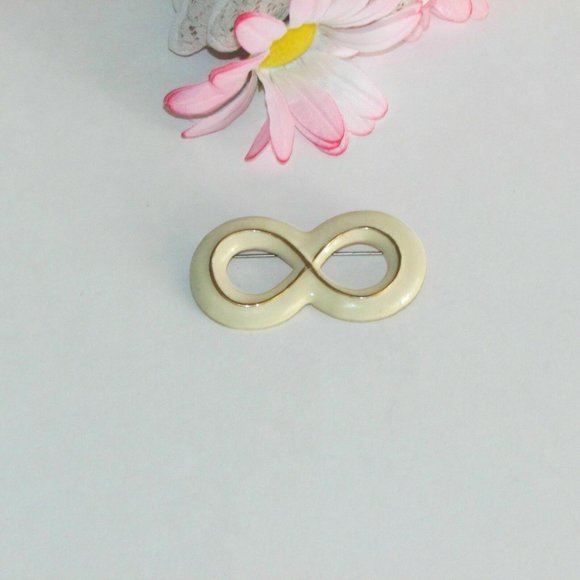 Vintage Brooch Beige Enamel Gold Tone Pin Retro Fashion Jewellery - Picture 1 of 6